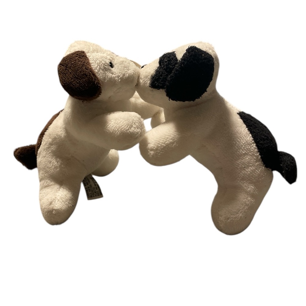 Valentine Smoochies Brown and Black Kissing Dogs